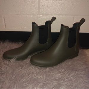 Amazing Green Rain Booties!! ❗️❗️❗️